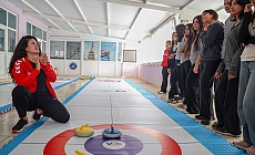 Antalya’da kız çocukları Floor Curling ile tanıştı