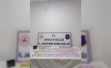 Antalya'da mahalle muhtarı kumar oynatırken yakalandı!