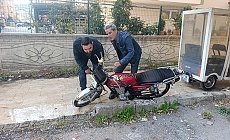  Trafik polisini görünce motosikleti bırakıp kaçtı