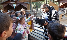 Doğal Yaşam Parkı'nda çocuklara hayvan ve doğa sevgisi aşılanıyor