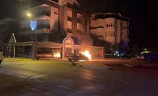 Arızalanan otomobil itilerek çalıştırılmak istenince yandı