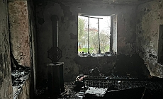 Evinde çıkan yangında ağır yaralanan yaşlı kadın hayatını kaybetti