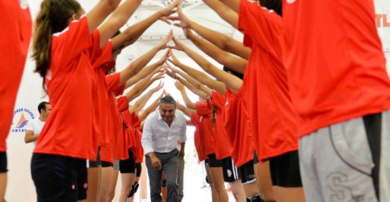 Voleybol ve badminton kursu tamamlandı